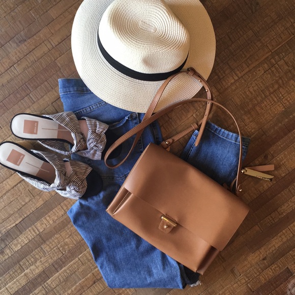 Vince Camuto Handbags - Vince Camuto 100% Leather Crossbody Bag